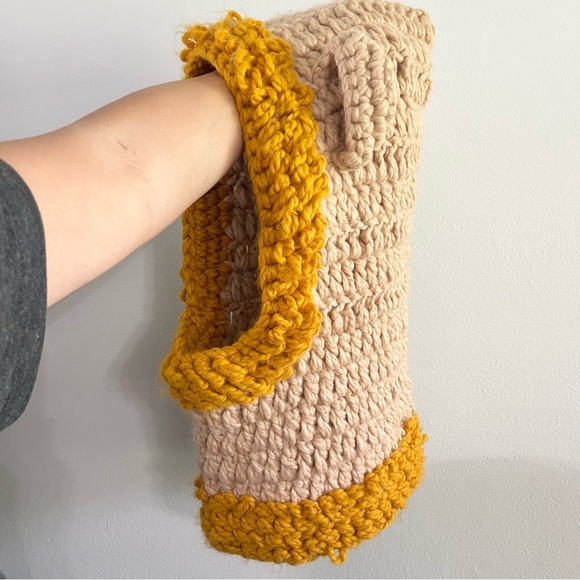 Handknit Animal Hooded Chunky Hat with Neck Handmade Yellow and Cream One Size - Picture 4 of 7